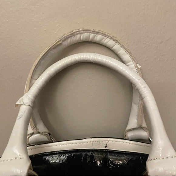 Vintage Y2K Faux Patent Leather Black & White Handbag w Oversized Toggle Pocket - Picture 9 of 16